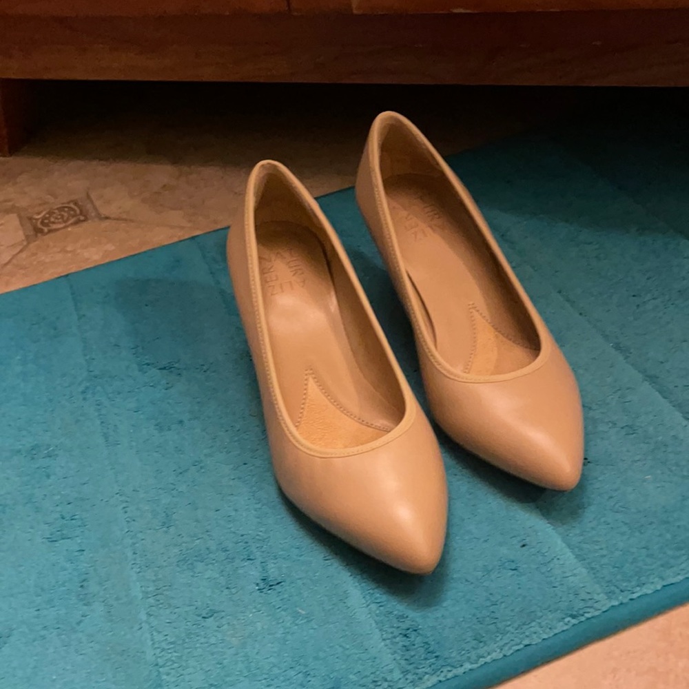 Size 7 Naturalizer Heels
